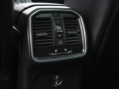 Used 2025 Porsche Macan image 20