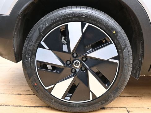 Used 2025 Volvo EX40 Core AWD/4WD image 16