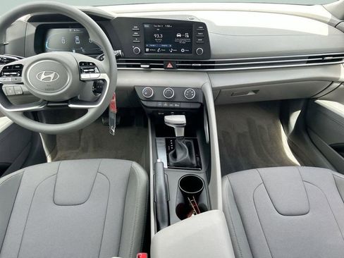 New 2026 Hyundai Elantra SE FWD image 19