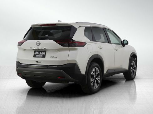 Used 2022 Nissan Rogue SV w/ SV Premium Package image 5
