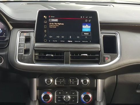 Used 2024 GMC Yukon SLE w/ Gmc Pro Safety Plus Package image 18