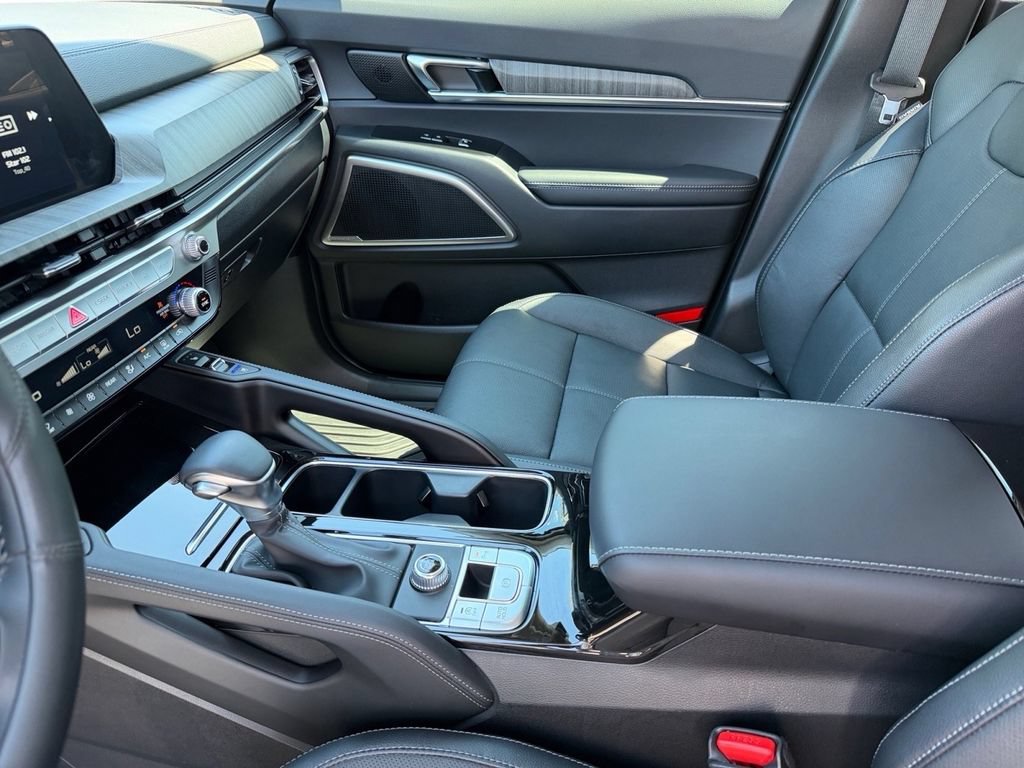 Used 2025 Kia Telluride EX FWD image 12