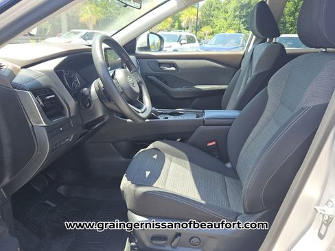 Used 2021 Nissan Rogue SV FWD image 3
