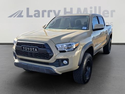 Used 2017 Toyota Tacoma TRD Off-Road image 1