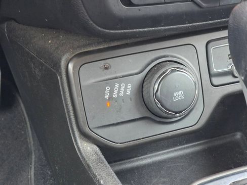 Used 2020 Jeep Renegade Limited w/ UConnect 8.4 Nav Group image 15