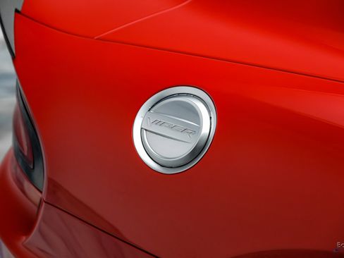 Used 2014 SRT Viper GTS w/ GTS Laguna Interior Package image 30