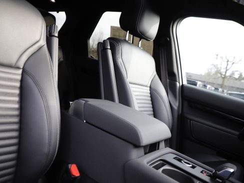 Certified 2025 Land Rover Discovery S image 12