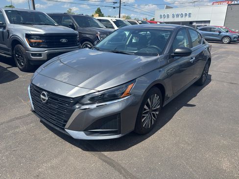 Used 2025 Nissan Altima 2.5 SV FWD image 1