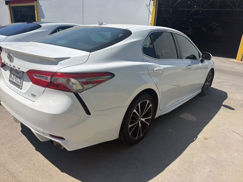 Used 2019 Toyota Camry SE w/ Convenience Package image 3