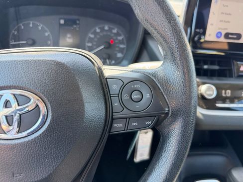 Used 2025 Toyota Corolla LE FWD image 17