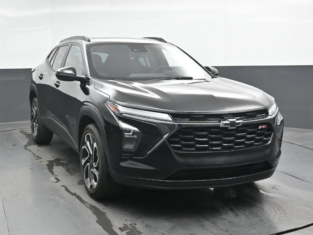 Used 2025 Chevrolet Trax RS w/ Sunroof Package FWD image 5