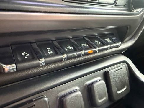 Used 2016 GMC Sierra 2500 SLT w/ All-Terrain HD Package AWD/4WD image 30