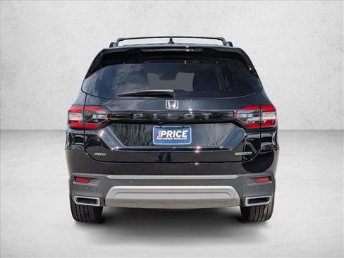 Used 2025 Honda Pilot Touring image 7