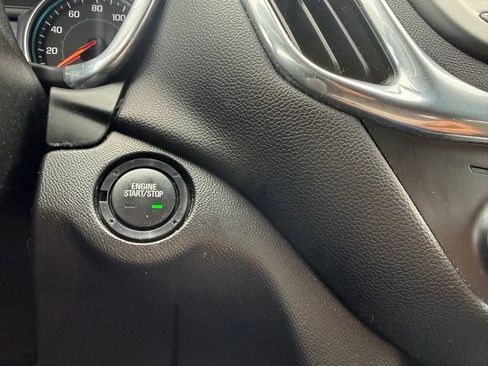 Used 2020 Chevrolet Equinox LT FWD image 20
