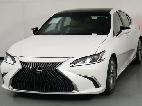 Used 2019 Lexus ES 350 w/ Luxury Package image 48