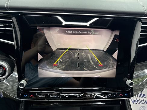 Used 2022 Jeep Wagoneer Series III w/ Premium Group I image 19