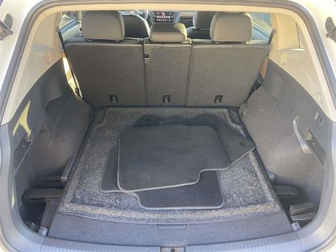 Used 2019 Volkswagen Tiguan SE image 9
