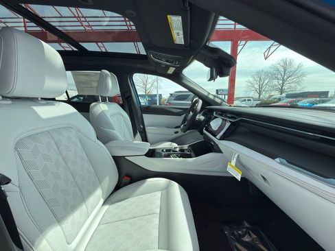 New 2026 Jeep Cherokee Overland image 39