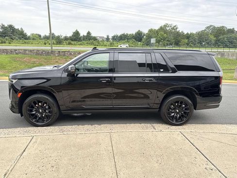 Used 2024 Cadillac Escalade ESV Sport Platinum w/ LPO, ONYX Package AWD/4WD image 3