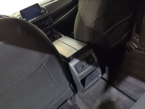 Used 2024 Nissan Rogue S FWD image 21