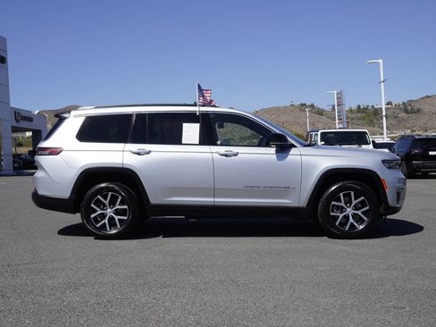 Used 2024 Jeep Grand Cherokee L Limited w/ Luxury Tech Group II AWD/4WD image 3