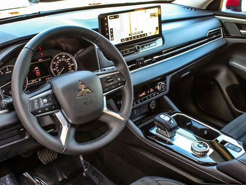 New 2025 Mitsubishi Outlander SE AWD/4WD image 15