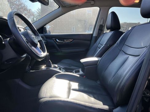 Used 2020 Nissan Rogue SL w/ Premium Package image 18