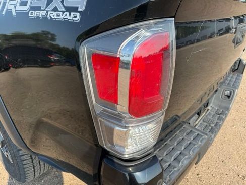 Used 2021 Toyota Tacoma TRD Off-Road w/ Technology Package AWD/4WD image 13