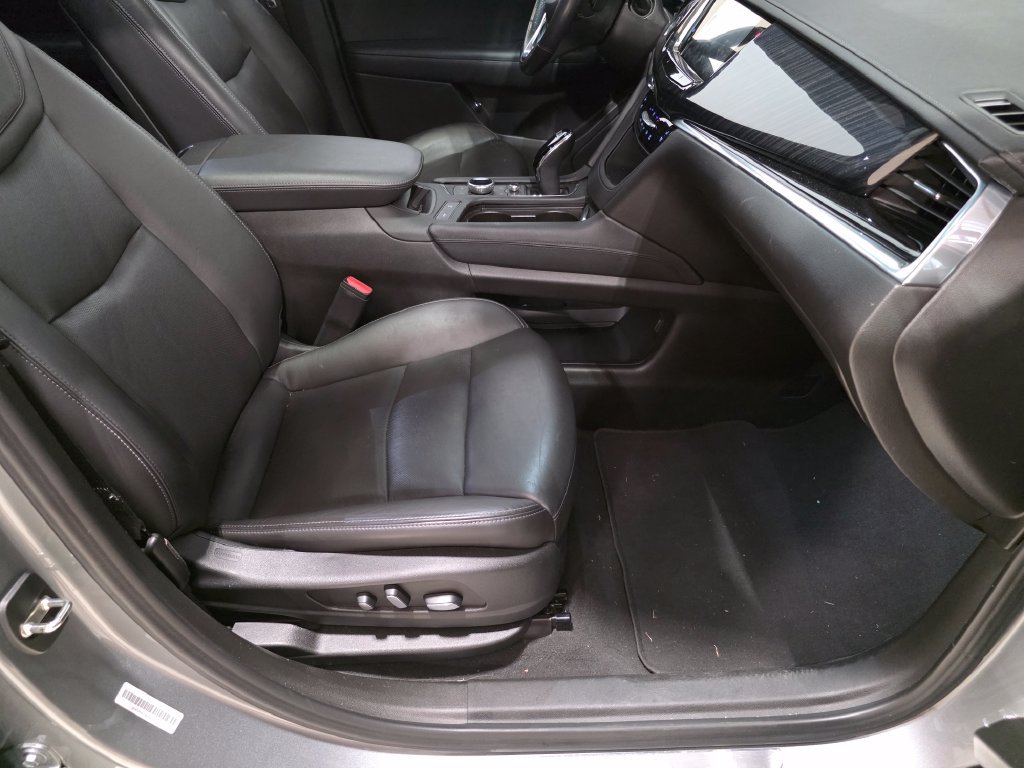 Used 2023 Cadillac XT6 Premium Luxury FWD image 16