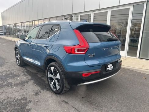 Certified 2025 Volvo XC40 B5 Plus image 3