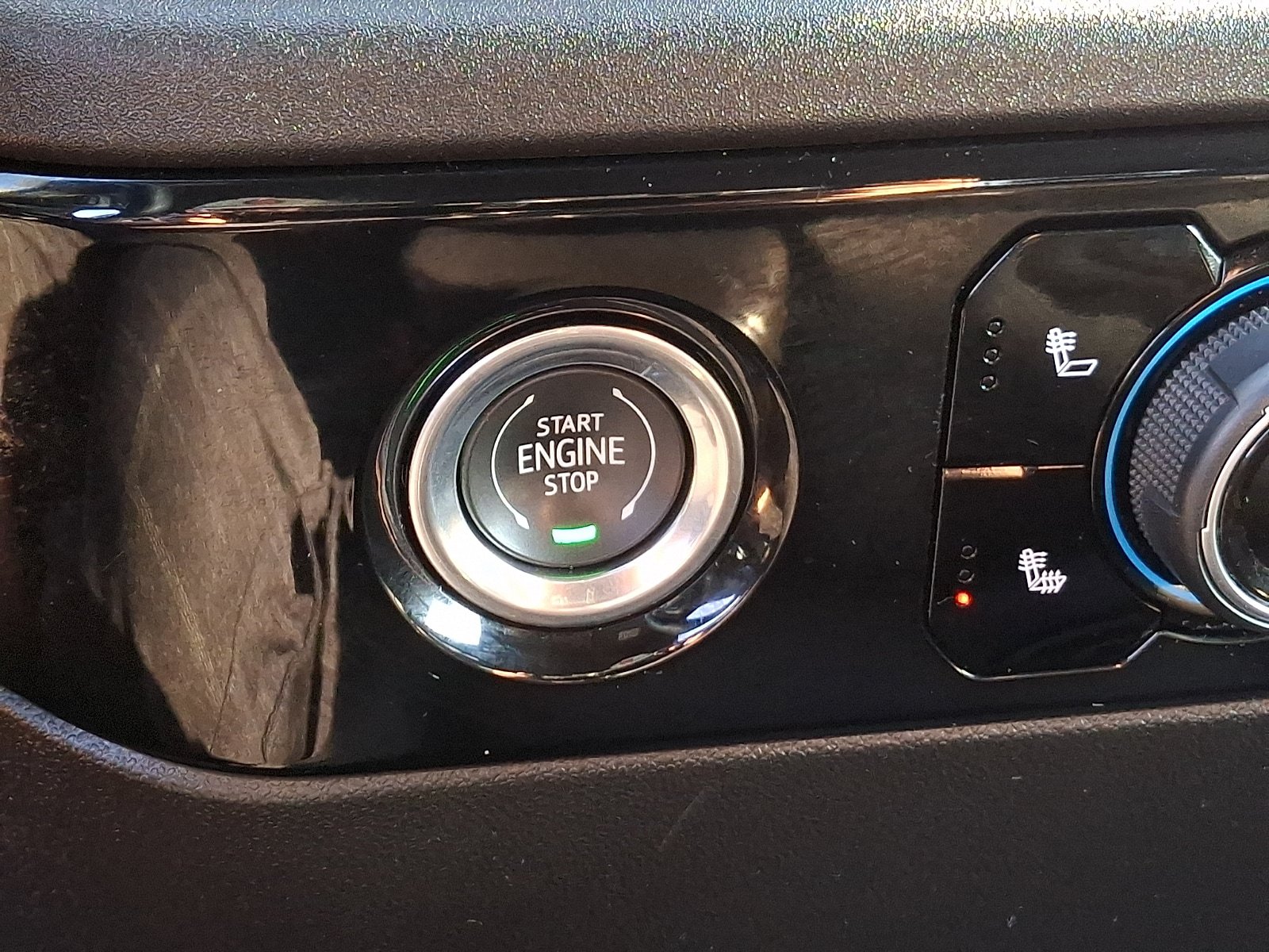 Used 2024 Chevrolet Silverado 1500 LT AWD/4WD image 23