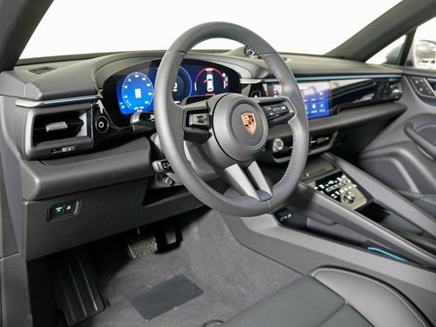 New 2026 Porsche Macan 4 Electric image 4