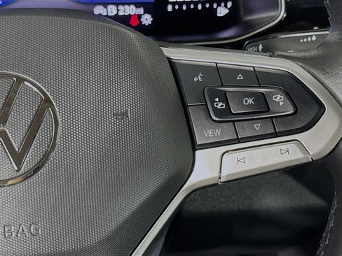 Used 2025 Volkswagen Jetta SE FWD image 13