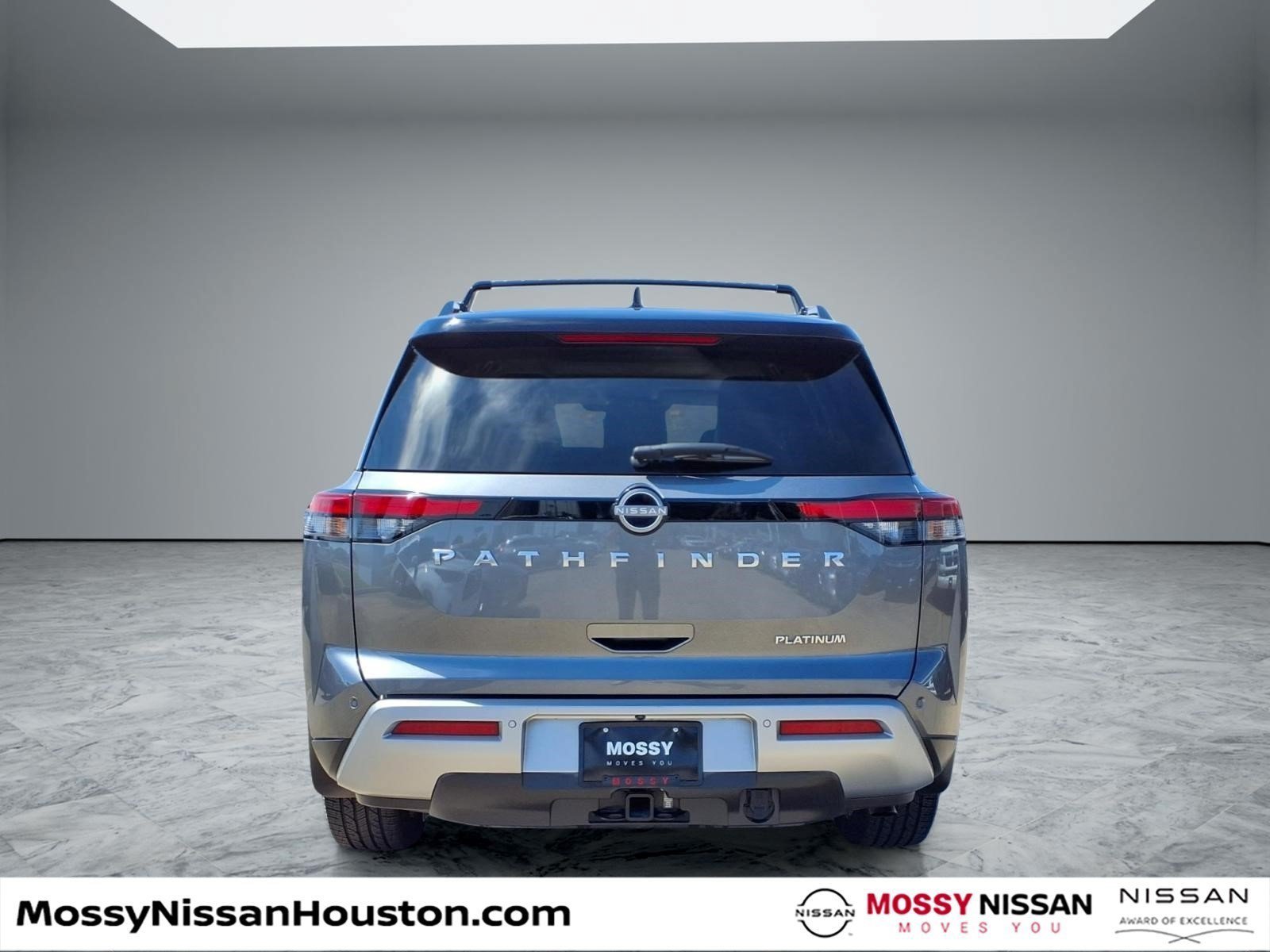 Used 2024 Nissan Pathfinder Platinum FWD image 6