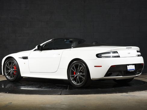 Used 2015 Aston Martin V8 Vantage GT RWD image 11