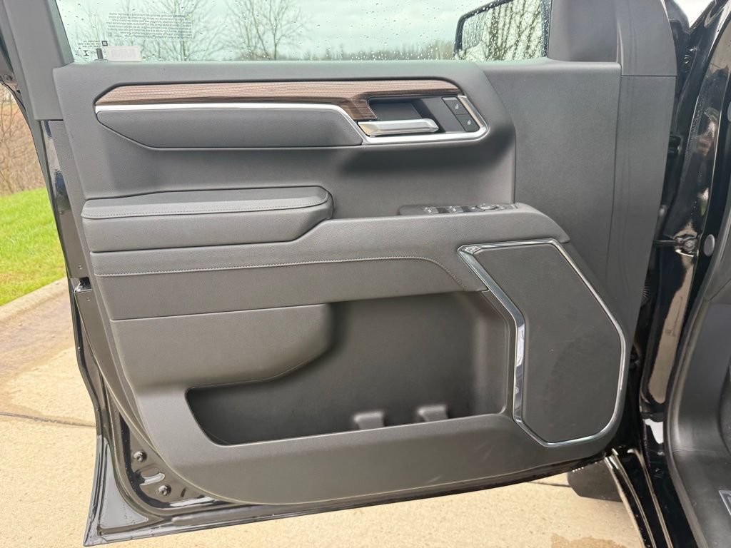 Used 2025 Chevrolet Silverado 1500 RST w/ LPO, Dark Essentials Package RWD image 22