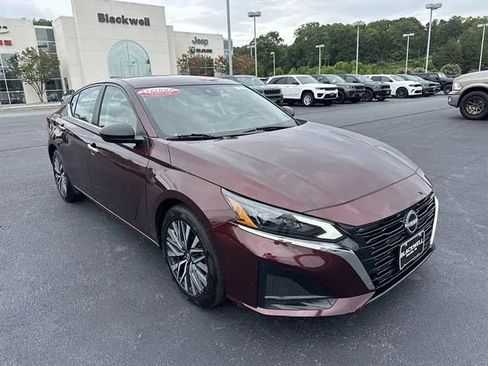 Used 2025 Nissan Altima 2.5 SV FWD image 1