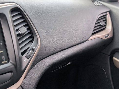 Used 2018 Jeep Cherokee Limited w/ Luxury Group image 24