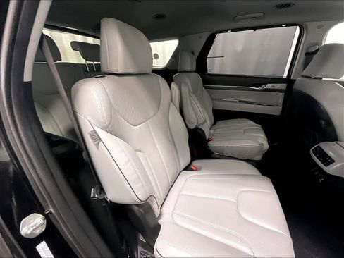 Used 2023 Hyundai Palisade SEL w/ Premium Package image 16