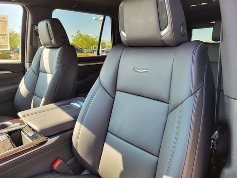 New 2025 Cadillac Escalade Luxury image 14