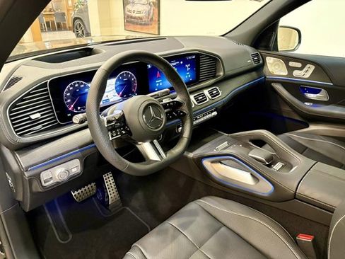 New 2026 Mercedes-Benz GLS 580 4MATIC image 9
