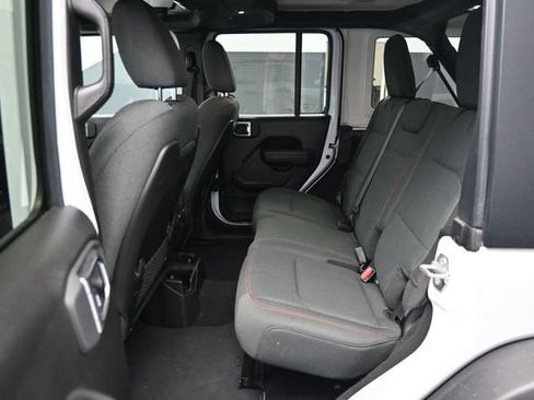 Used 2026 Jeep Wrangler Unlimited Rubicon AWD/4WD image 14