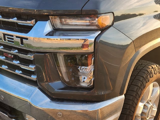Used 2020 Chevrolet Silverado 2500 LTZ w/ LTZ Premium Package AWD/4WD image 6