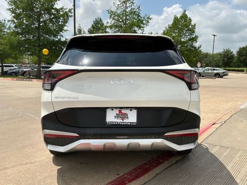 Used 2025 Kia Sportage LX image 7