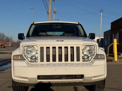 Used 2012 Jeep Liberty Sport image 2