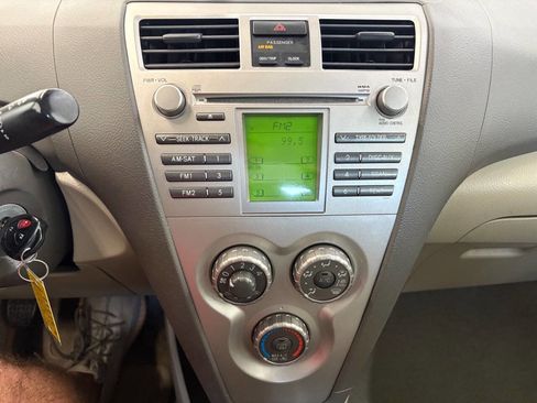 Used 2009 Toyota Yaris Sedan image 14