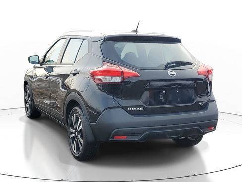 Used 2019 Nissan Kicks SV image 3
