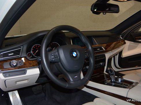 Used 2014 BMW 740i image 11
