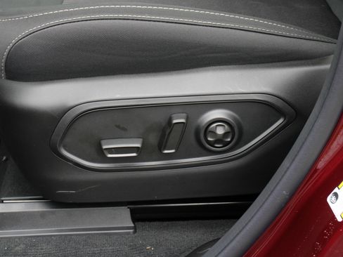 New 2025 Jeep Grand Cherokee L Laredo image 4