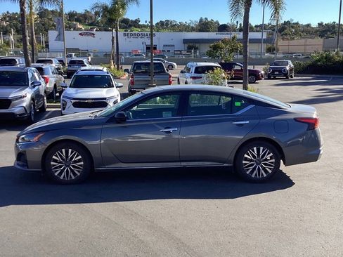 Used 2025 Nissan Altima 2.5 SV image 6